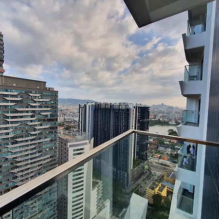 Reizz Residence By Luxury Suites Куала-Лумпур Экстерьер фото