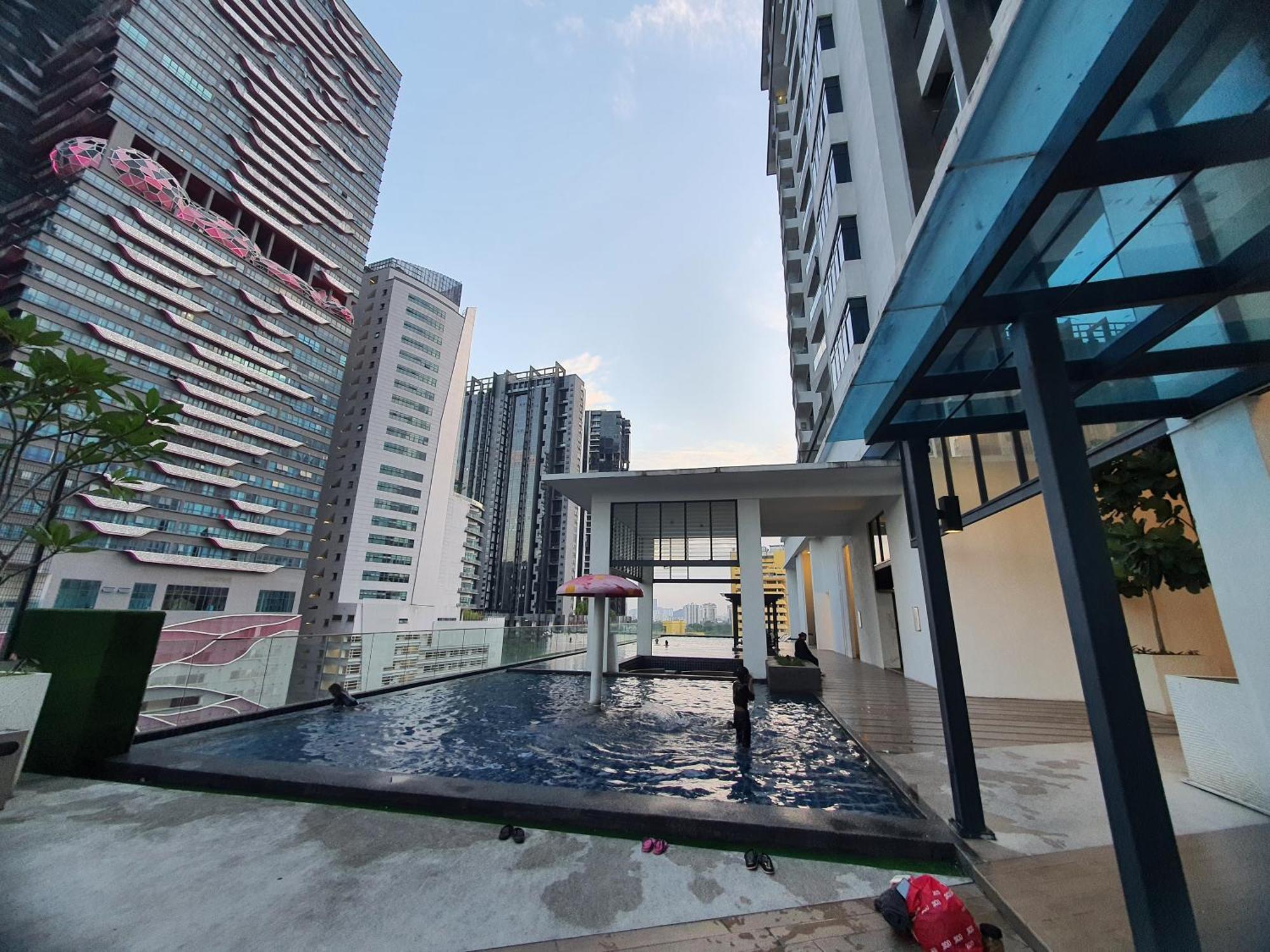 Reizz Residence By Luxury Suites Куала-Лумпур Экстерьер фото