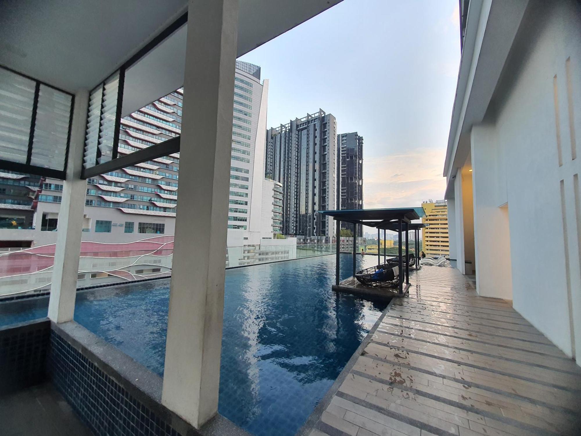 Reizz Residence By Luxury Suites Куала-Лумпур Экстерьер фото
